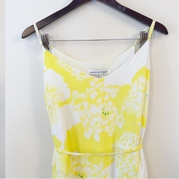 Cupcakes & Cashmere Dayen Yellow Floral Print Tie Waist Sleeveless Dress Size M - Picture 3 of 9